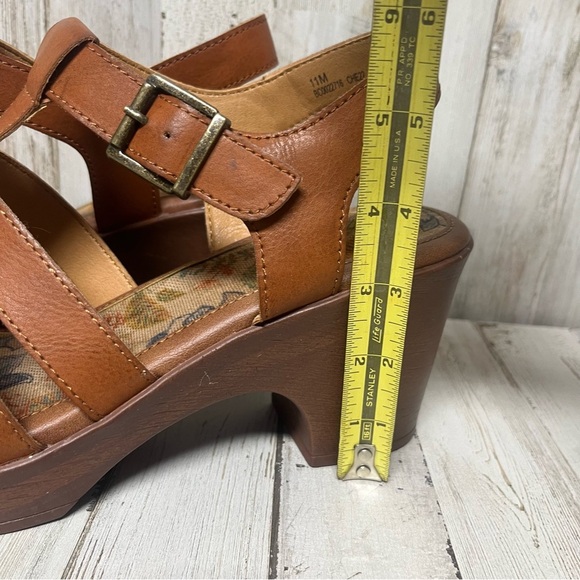 Women's B.O.C. Capri Clogs Tan SIze 11 Medium New - Picture 3 of 10